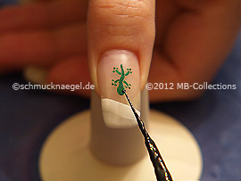 Nail art liner in the colour black