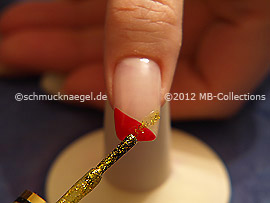 Nail lacquer in the colour gold-Glitter