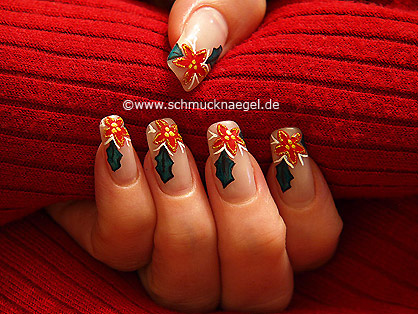 Christmas poinsettia as fingernail motif