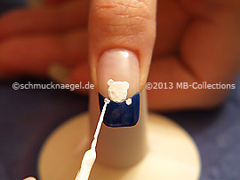Nail art liner in the colour white