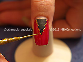 Nail art liner in the colour gold-Glitter