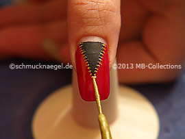 Nail art liner in the colour gold-Glitter