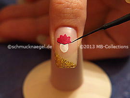 Nail art liner in the colour black