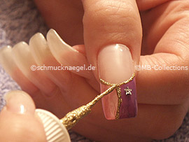 nail art liner in the colour gold-glitter