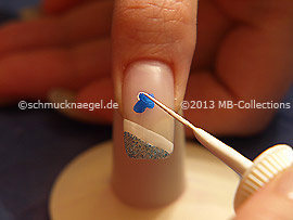 Nail art pen in the colour white