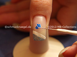 Nail art liner in the colour white
