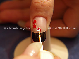 Nail art liner in the colour white