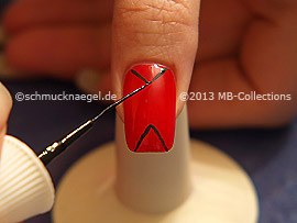 Nail art liner in the colour black