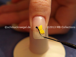 Nail art liner in the colour black