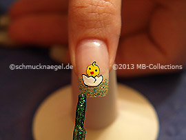 Nail lacquer in the colour green-Glitter