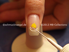 Nail art liner in the colour white