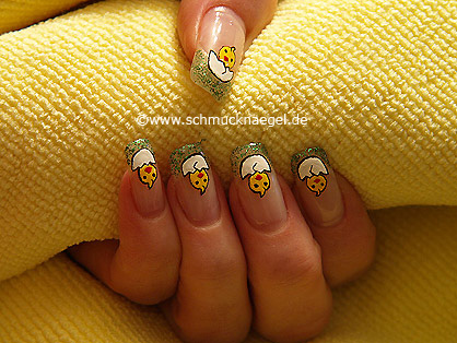 Easter chick as decoration for fingernails