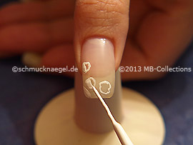 Nail art liner in the colour white