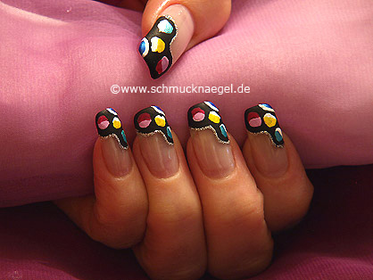 Retro motif with nail lacquers in different colours