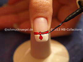 Nail art liner in the colour black