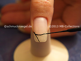 Nail art liner in the colour black
