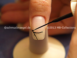 Nail art liner in the colour black