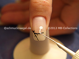 Nail art liner in the colour white