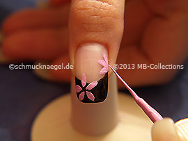 Nail art liner in the colour pink