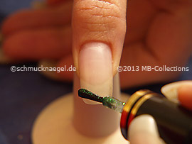 Nail lacquer in the colour green-Glitter