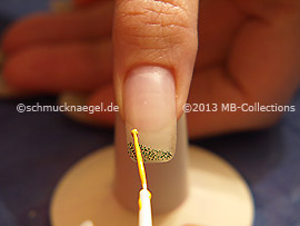 Nail art liner in the colour yellow