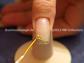Nail art liner in the colour yellow
