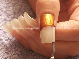 nail polish in the colour pearl