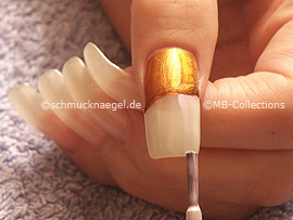 nail polish in the colour pearl