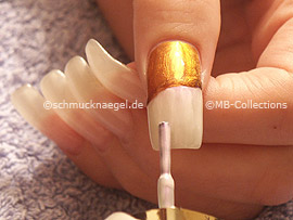nail polish in the colour pearl