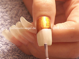 nail polish in the colour pearl