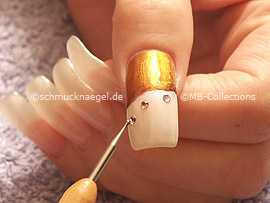 spot-swirl and strass stones in the colour pink