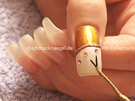 nail art liner in the colours black and gold-glitter