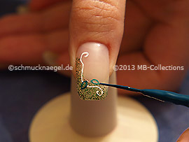 Nail art liner in the colour dark green