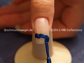 Nail lacquer in the colour dark blue