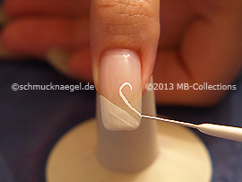 Nail art liner in the colour white