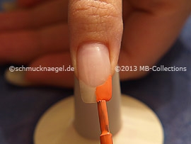 Nail lacquer in the colour salmon