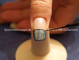 Nail art liner in the colour black