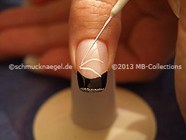 Nail art liner in the colour white