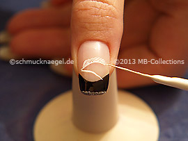 Nail art liner in the colour white