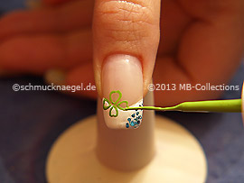 Nail art liner in the colour green