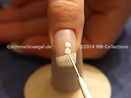 Nail art liner in the colour white