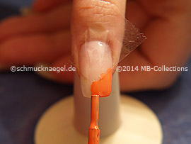 Nail lacquer in the colour salmon