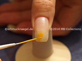 Nail art liner in the colour yellow