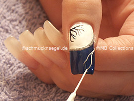 nail art liner in the colour white