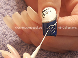 nail art liner in the colour white