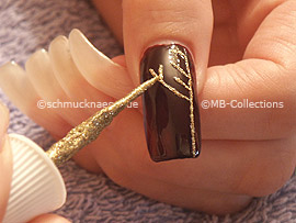 nail art liner in the colour gold-glitter