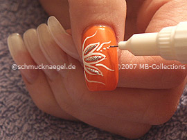 Nail art pen in the colour white