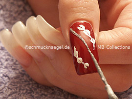 nail art liner in the colour silver-glitter