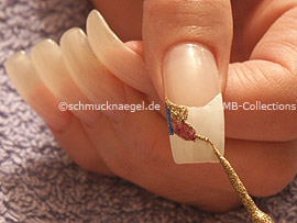 nail art liner in the colour gold-glitter