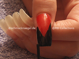 nail lacquer in the colour black